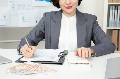 商務(wù)女性會計的工資發(fā)放流程與職業(yè)素養(yǎng)